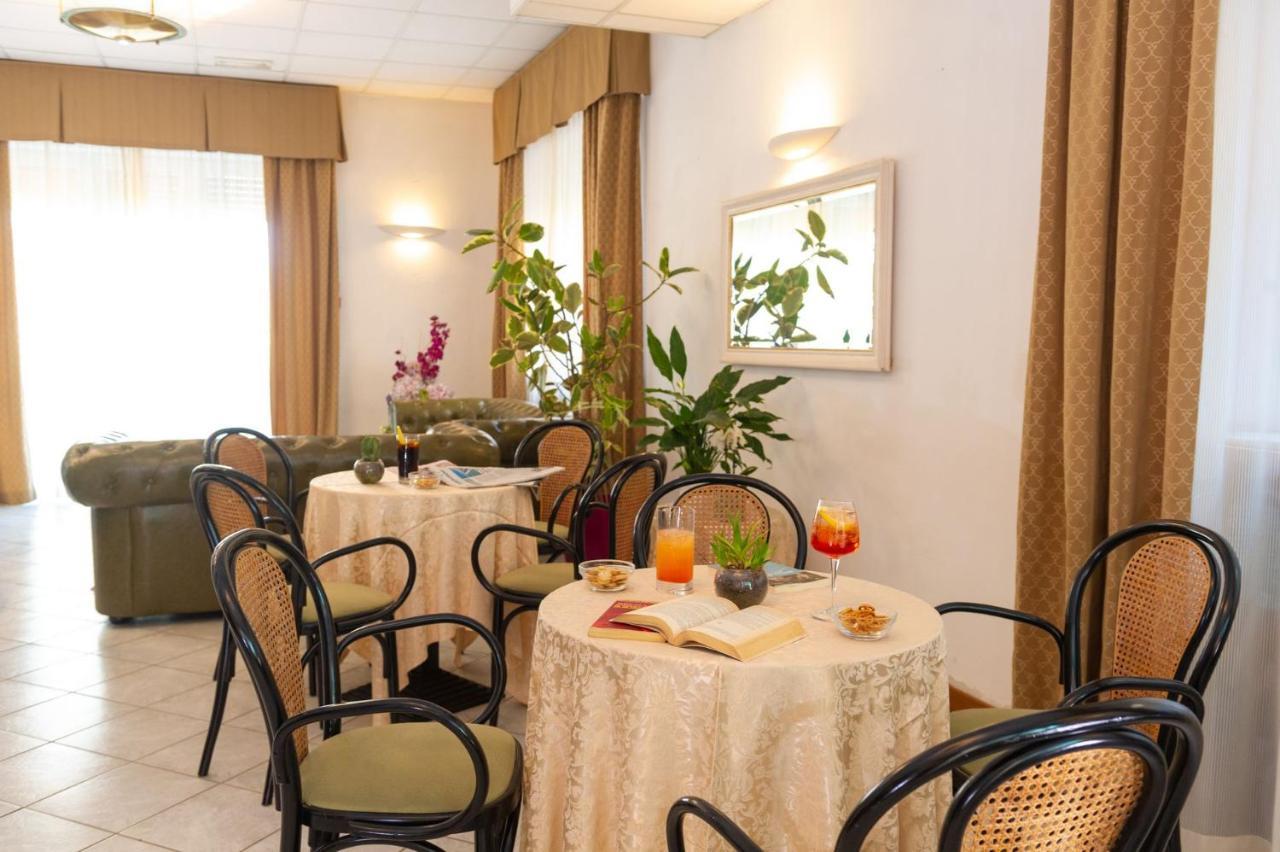 Hotel Sirena Lido di Camaiore Exterior photo